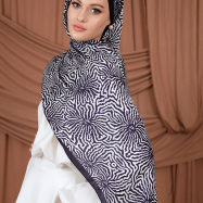lovury-ipeksi-kaymaz-sal-monogram-desen-lacivert-1-min