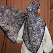 lovury-ipeksi-kaymaz-sal-monogram-desen-lacivert-2-min