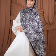 lovury-ipeksi-kaymaz-sal-monogram-desen-lacivert-4-min